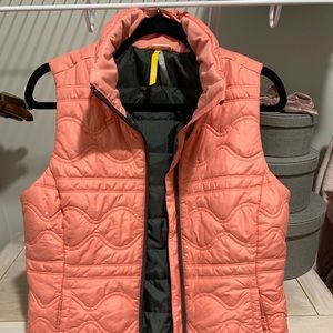 Lole puffer vest in peach/coral
